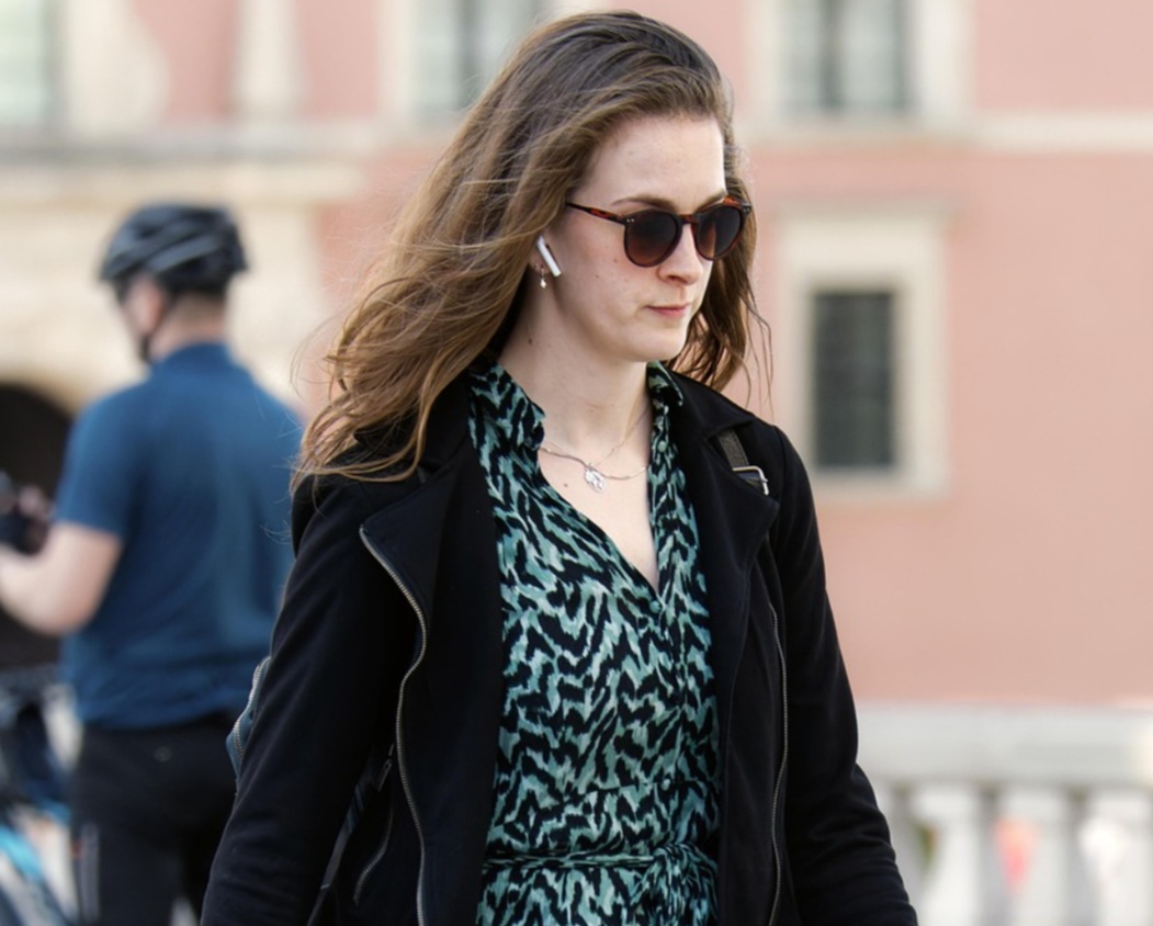 A introdução dos fones de ouvido sem fio, como os da Ericsson em 1994, os tornaram ainda mais convenientes e práticos, o que permitiu o uso com dispositivos móveis, com o avanço dos smartphones.