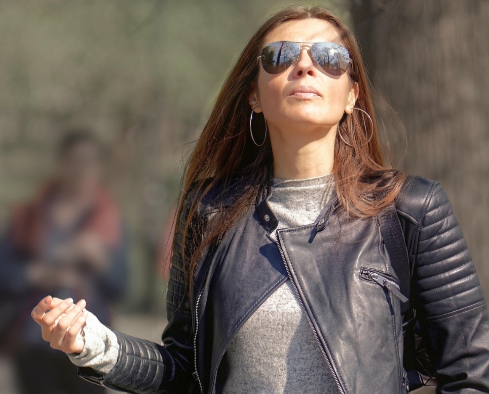 <p>Apesar do caráter estético, a função de proteção ocular é a mais relevante em relação aos óculos escuros.</p>
