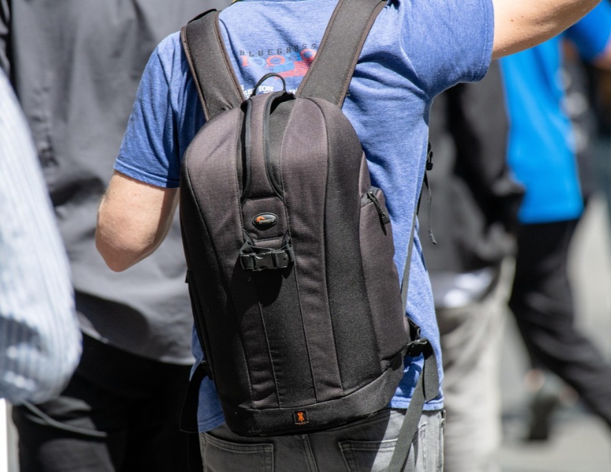 O seu proprietário inicial chamava-se Otzi, o homem do gelo. Afinal, acredita-se que tenha sido o primeiro caminhante da história a usar uma espécie de saco de couro para carregar seus pertences, algo similar ao intuito das mochilas em suas viagens.