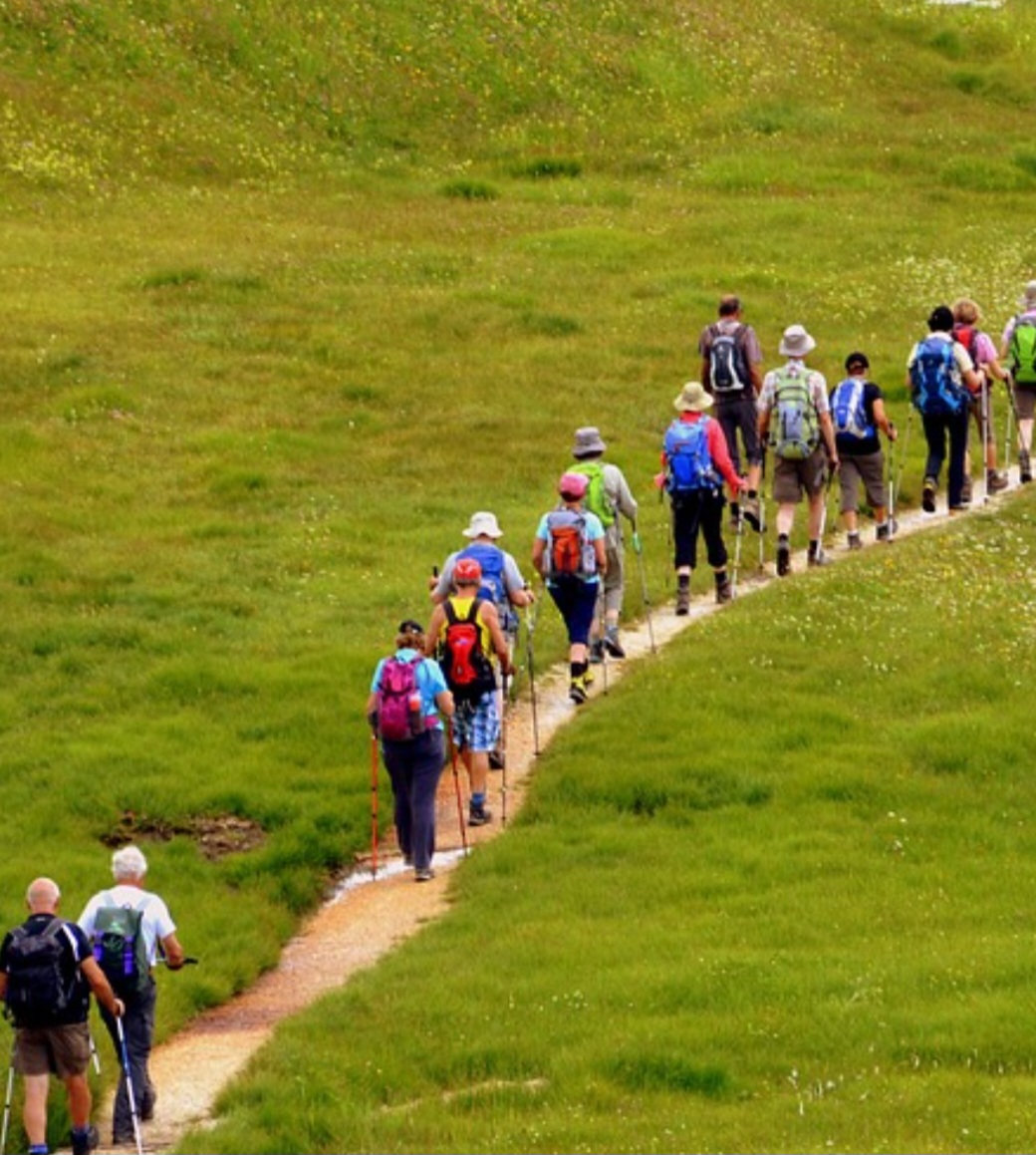 É também um item indispensável para trilhas, montanhismo e outras atividades ao ar livre, que oferece durabilidade e capacidade.