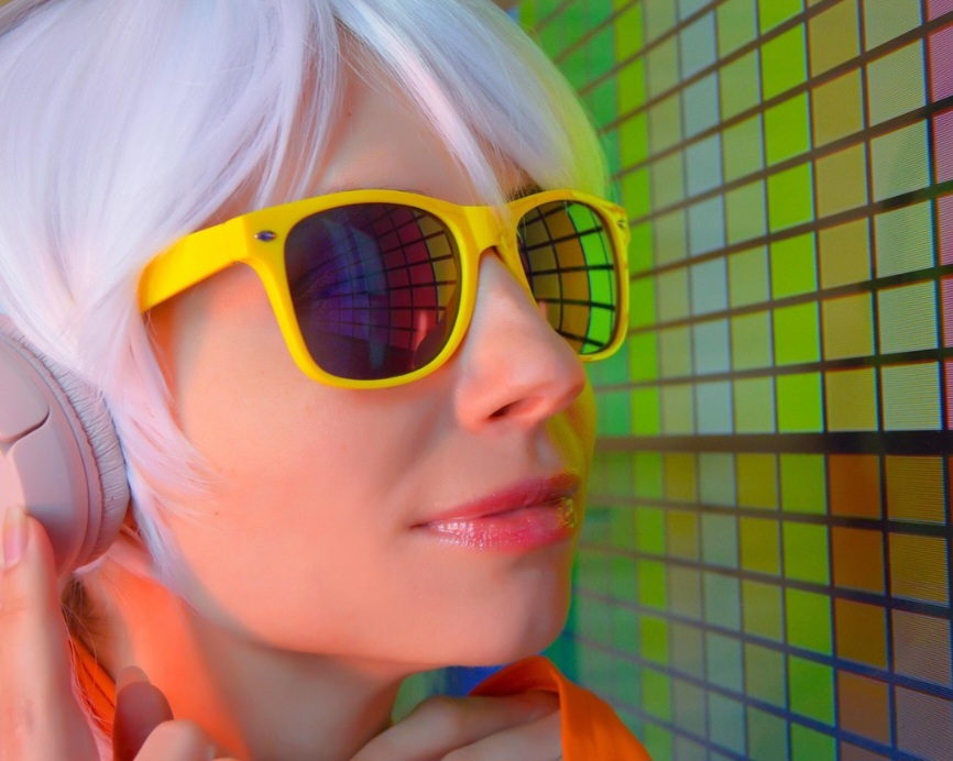 Desde entÃ£o, modelos clÃ¡ssicos se multiplicaram, acompanhando tendÃªncias culturais e sociais em diferentes dÃ©cadas - do visual rebelde dos anos 1950 ao colorido psicodÃ©lico dos anos 1970 e Ã s linhas minimalistas dos anos 2000.
