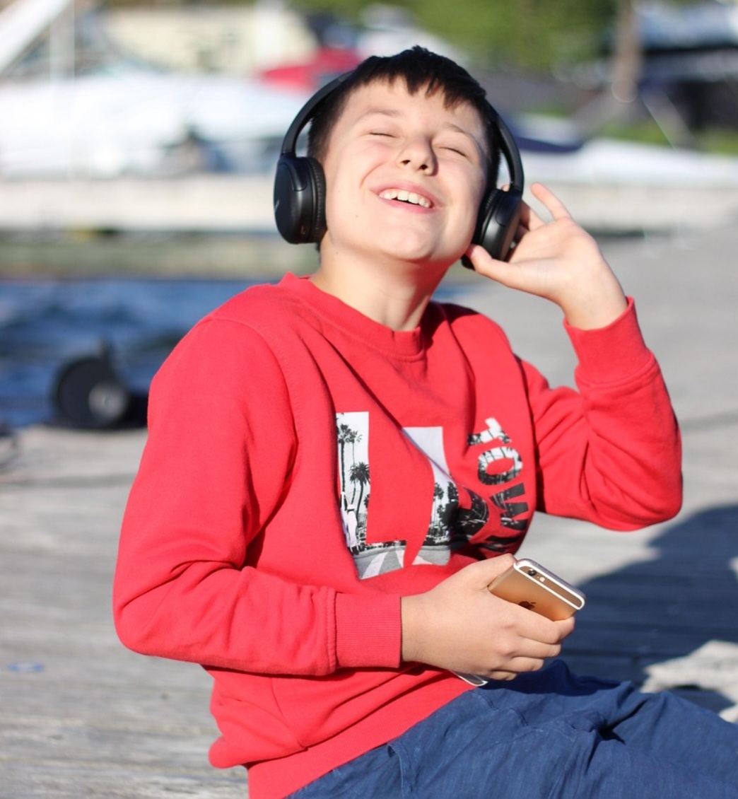 Num contexto de telecomunicação, um headset é uma combinação de auscultadores e microfones. Eles também estão muito presentes no mundo dos games e dos criadores de conteúdos.