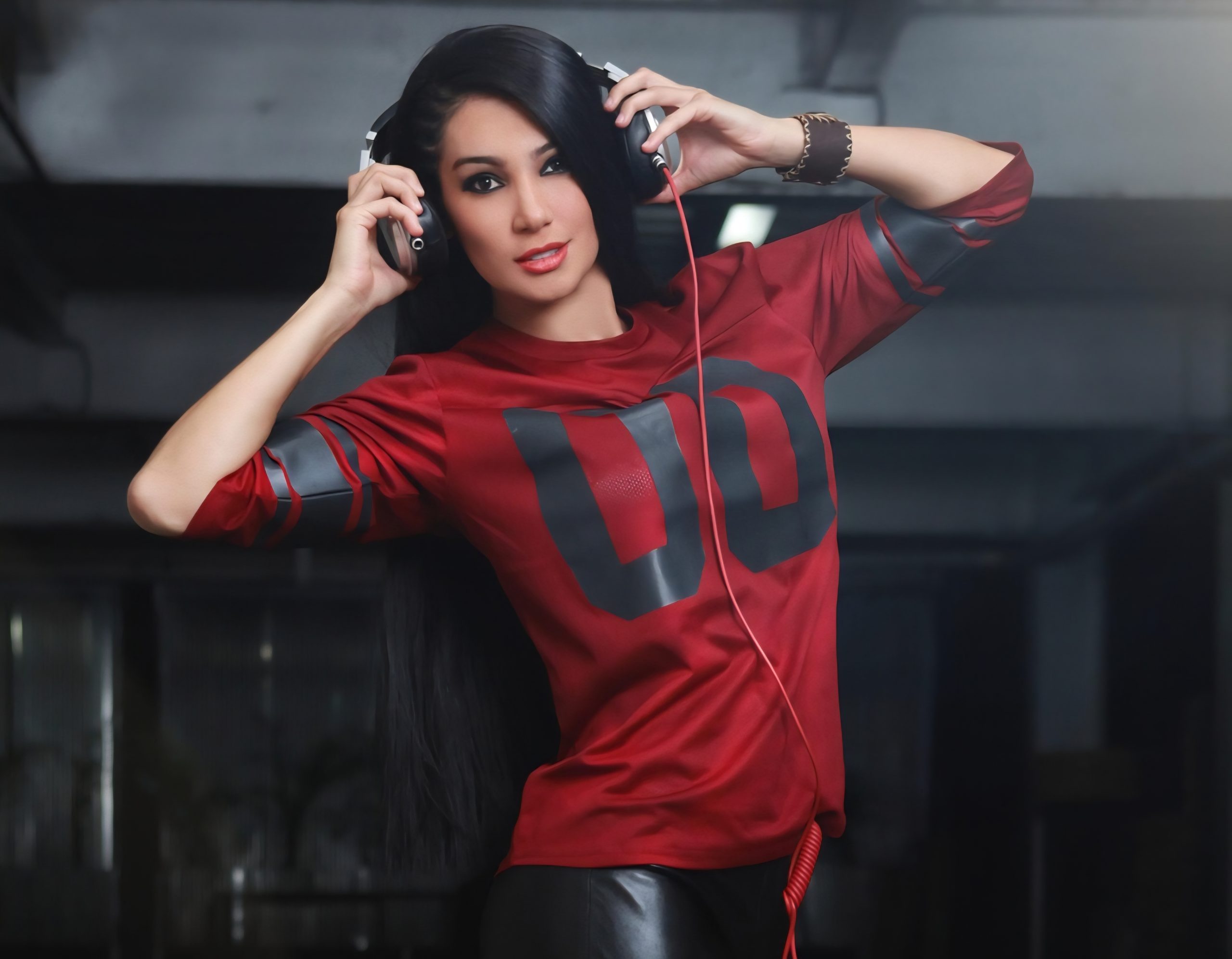 Assim, Nathaniel Baldwin criou o primeiro fone de ouvido amplamente funcional, que agia como um amplificador para rádios e telefones. Ele, então, era mais adequado para comunicação profissional, como em transmissões de rádio.