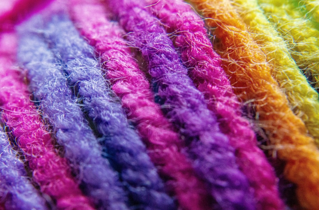 A história do tricô é incerta quanto à sua invenção, mas possui exemplos mais antigos datados do século XI no Egito. A técnica de tricotar, que consiste em entrelaçar fios com agulhas para formar um tecido, apareceu pela primeira vez na 