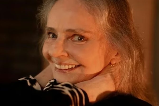 Morre Angela Ro Ro, 3 meses após vídeo em que comemorou sair de casa