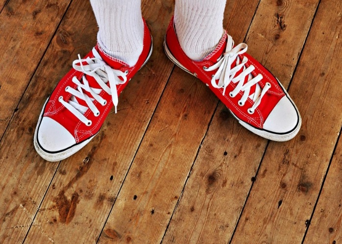 Nos anos seguintes, o tênis se tornou cada vez mais popular, não só como um calçado esportivo, mas também como um item de moda. 