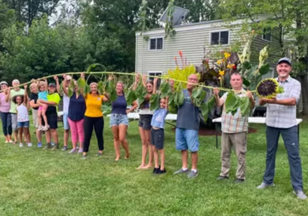 . O novo recorde superou em 1,7 metro a marca anterior de 9,17 metros, conquistada em 2014 pelo alemão Hans-Peter Schiffer.