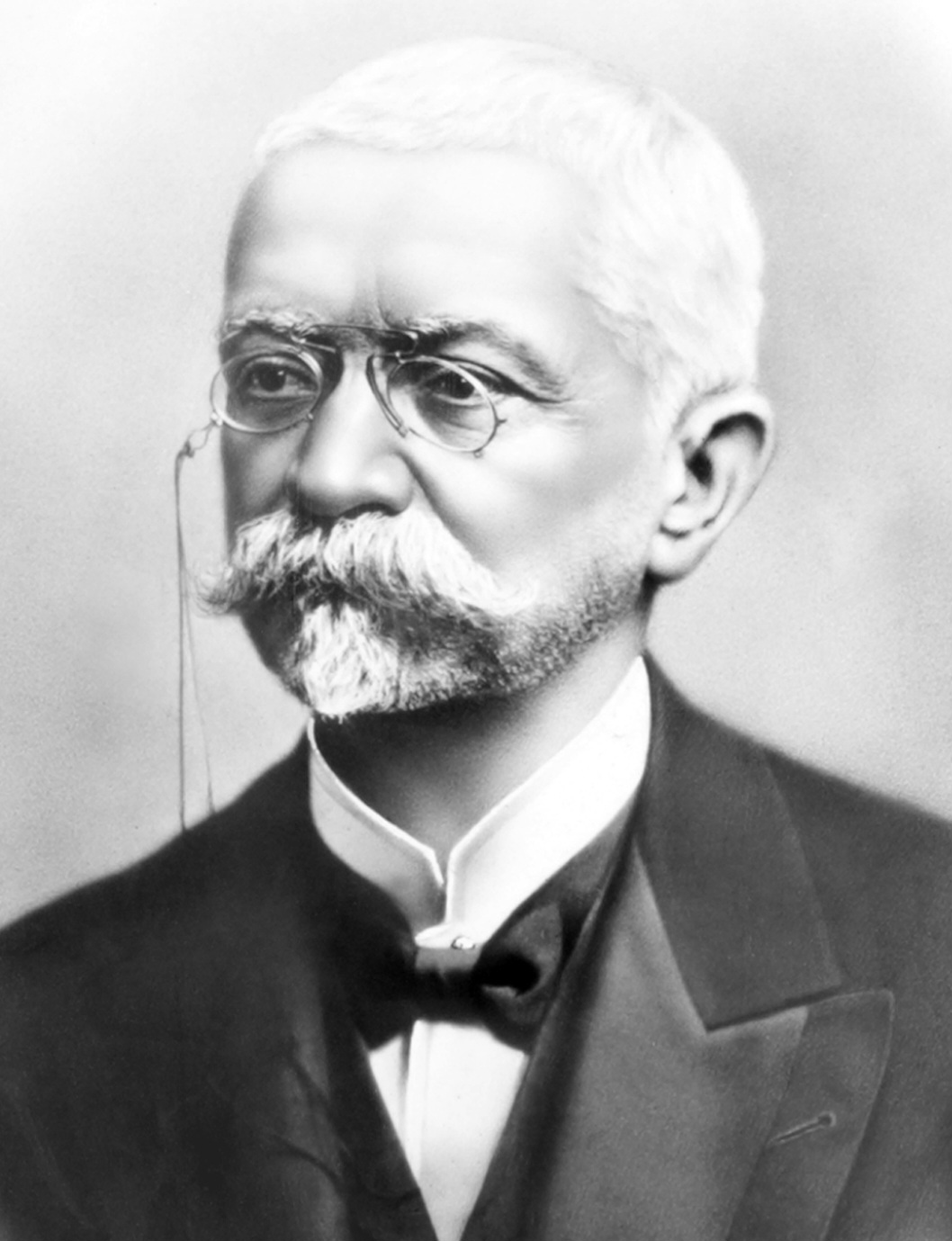 <p>Ele era o vice-presidente de Afonso Pena, que faleceu em 14 de junho de 1909, vítima de problemas de saúde. Assim, Nilo assumiu o comando da nação em meio a um momento de incertezas políticas.</p>
