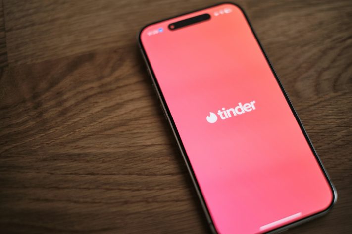 Tinder – appshunter.io/Unsplash