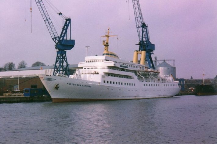 Empresário fica 16 anos tentando restaurar transatlântico e navio afunda - Wikimedia Commons/Andreas Achsel