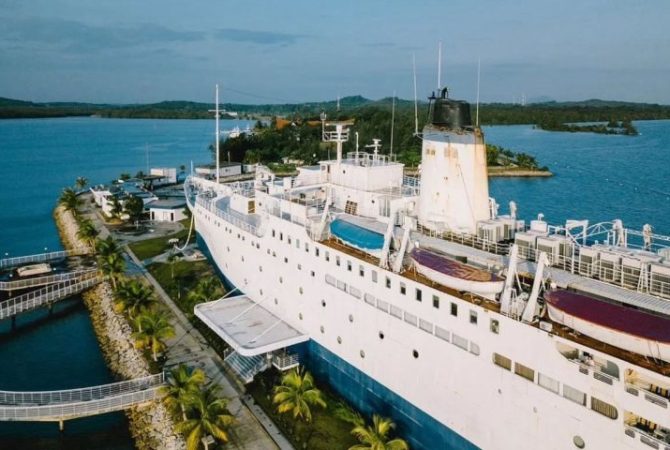 Navio construído na época do ‘Titanic’ vira hotel de luxo na Indonésia