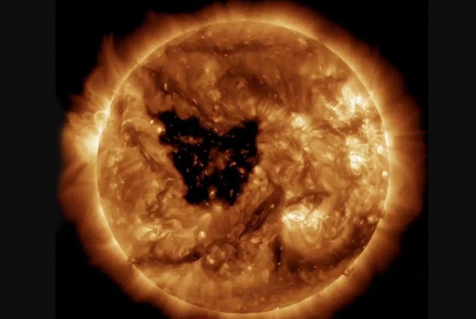Buraco ‘borboleta’ no sol pode causar tempestade geomagnética na Terra