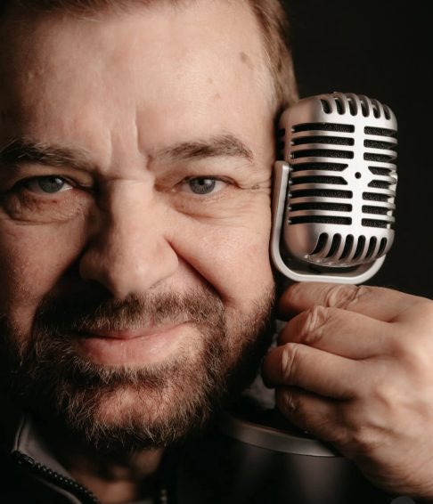 O último álbum lançado pelo cantor foi 