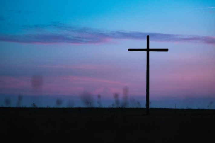 Fé, cruz, cristianismo – Aaron Burden/Unsplash