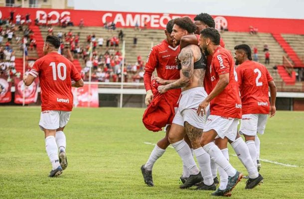 America vence Portuguesa e abre vantagem na final da Copa Rio