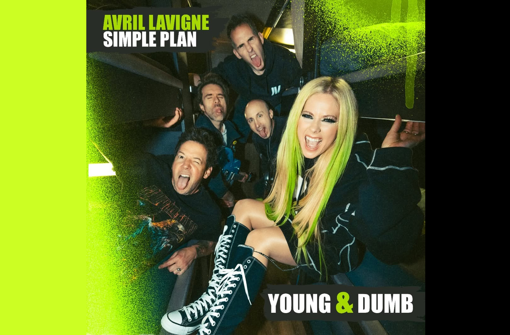 Com seus olhos marcantes, cabelo colorido e roupas ousadas, a cantora de visual inconfundível se mantém como referência de moda alternativa e ainda hoje, segue influente. Em maio de 2025, lançou parceria com a banda Simple Plan, com a canção 