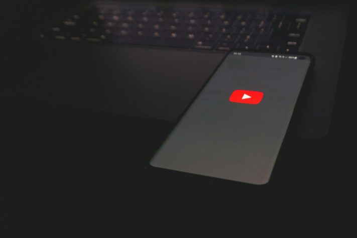 Aplicativo YouTube - Azamat E/Unsplash