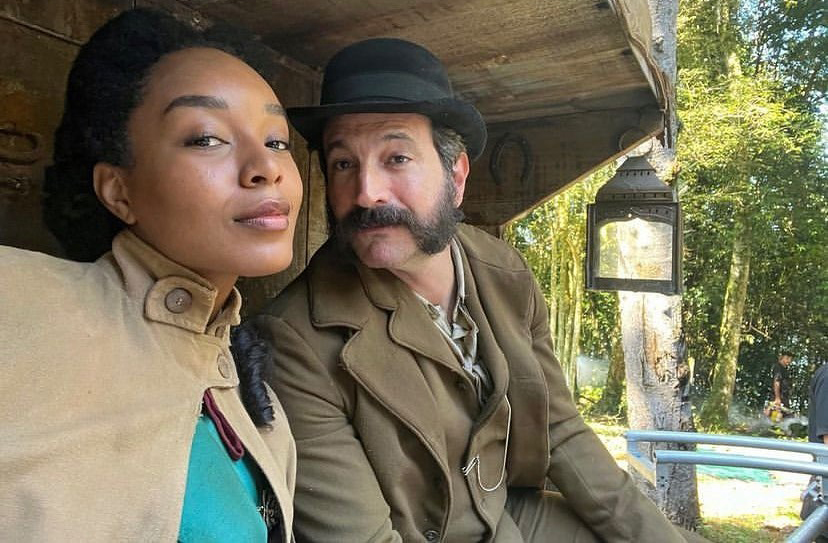 No currículo, Caco Ciocler acumula uma ampla variedade de personagens em novelas e minisséries — de vilões e mocinhos a intelectuais, delegados e até príncipes — demonstrando sua versatilidade como ator.