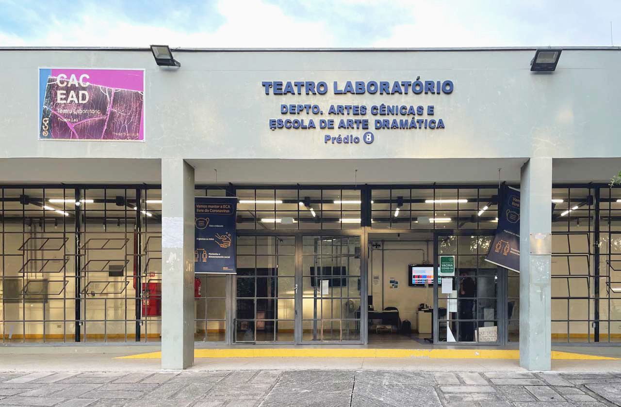 Determinado, ele seguiu seu caminho e formou-se pela Escola de Arte Dramática.