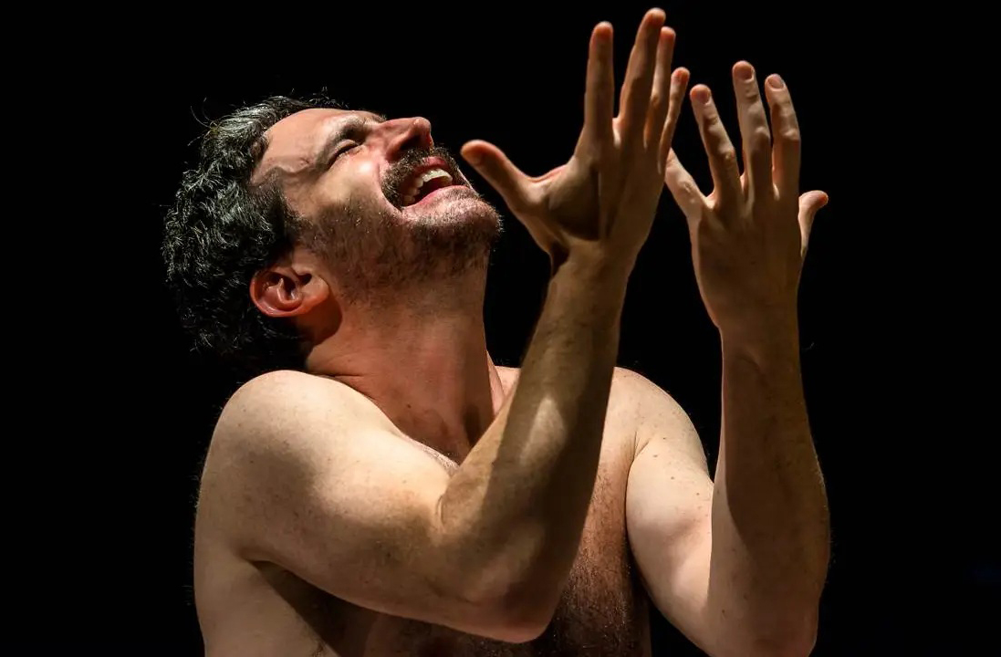 Afinal, durante uma das apresentaÃ§Ãµes do espetÃ¡culo, o diretor Luiz Fernando Carvalho â?? responsÃ¡vel pela novela 