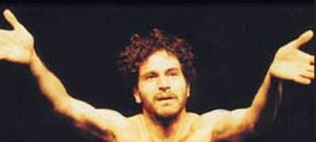 Nos quatro anos seguintes à sua estreia, teve participações discretas em novelas, com personagens de pouca repercussão. Nesse período, contudo, destacou-se no teatro com a montagem de 