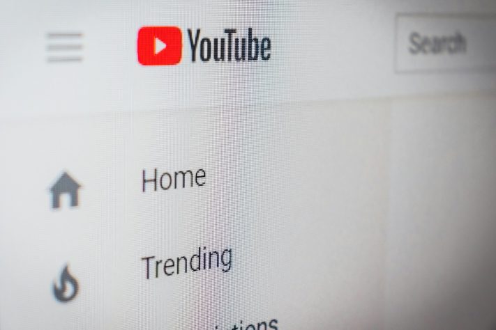 Aplicativo YouTube - Christian Wiediger/Unsplash