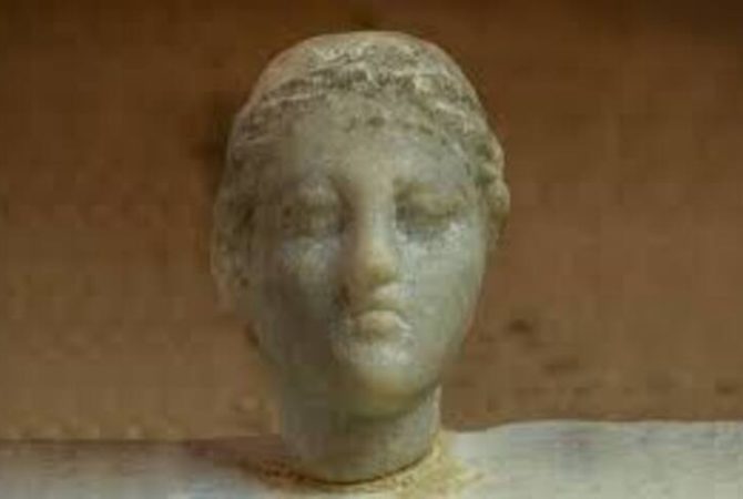 Cleópatra: arqueólogos encontram estátua que reaviva fascínio por rainha do Egito