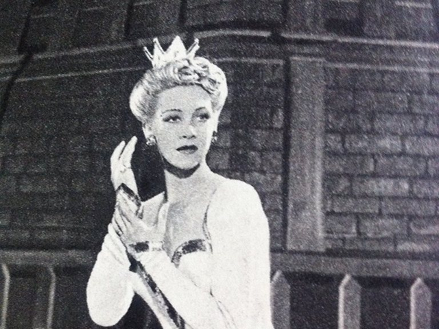 Após a Warner recusar-se a assumir formalmente a participação de Lupicínio na trilha sonora do filme “Dançarina Loura”, o advogado norte-americano Miles Cooley enviou uma nova carta ao estúdio solicitando que seja feita uma reunião. As informações são da colunista Mônica Bergamo, da Folha de S.Paulo.
