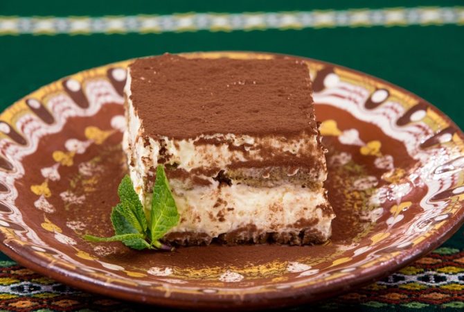 Disputa pela paternidade e sabor único: a história do tiramisù, doce italiano