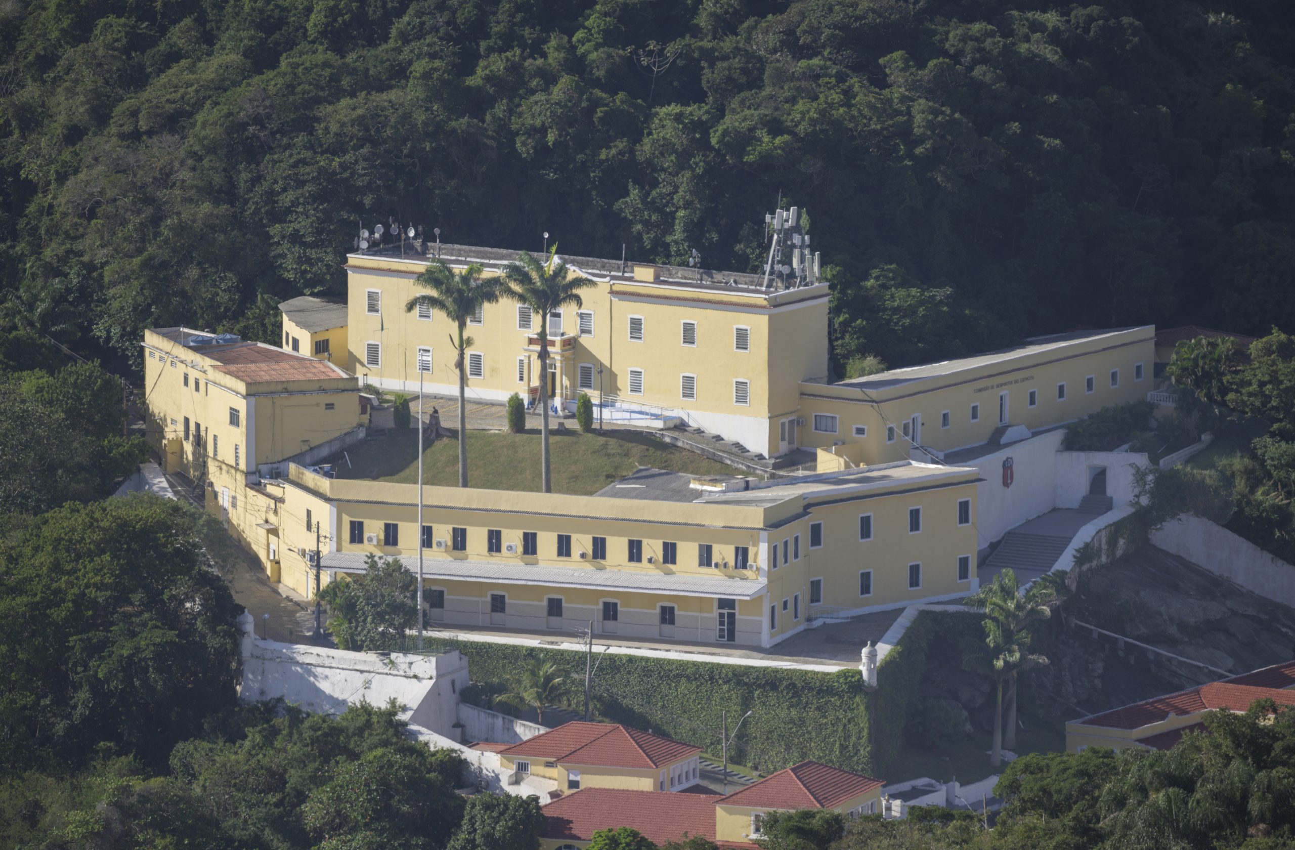 Também chamado de Fortaleza de São João, foi fundado em 1565 por Estácio de Sá na Urca e marca o nascimento do Rio de Janeiro. É peça-chave na defesa da Baía de Guanabara e abriga um museu e centro militar. 