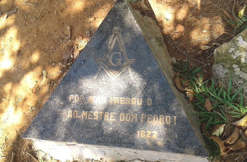 <p>Foi, aliás, às margens do Riacho do Ipiranga, em 7 de setembro de 1822, que Dom Pedro I proclamou a independência do Brasil com o famoso grito: “Independência ou Morte!”. O local é símbolo da emancipação brasileira. Ali, nasceu o Brasil independente.</p>
