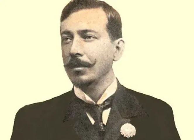 Joaquim Osório Duque Estrada (1870–1927), renomado crítico literário do início do século 20, venceu um concurso promovido por Epitácio Pessoa para escolher a letra que melhor se adequasse à melodia do hino. A composição musical, que precede a letra oficializada, foi criada por Francisco Manuel da Silva em 1831, logo após a Independência.


