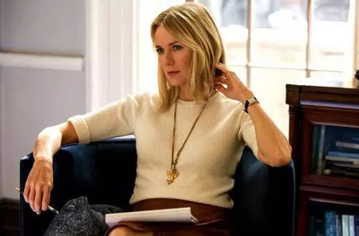 Com diversos prêmios na atuação, Naomi Watts também se destacou como produtora. Em 2017, protagonizou e produziu a série 