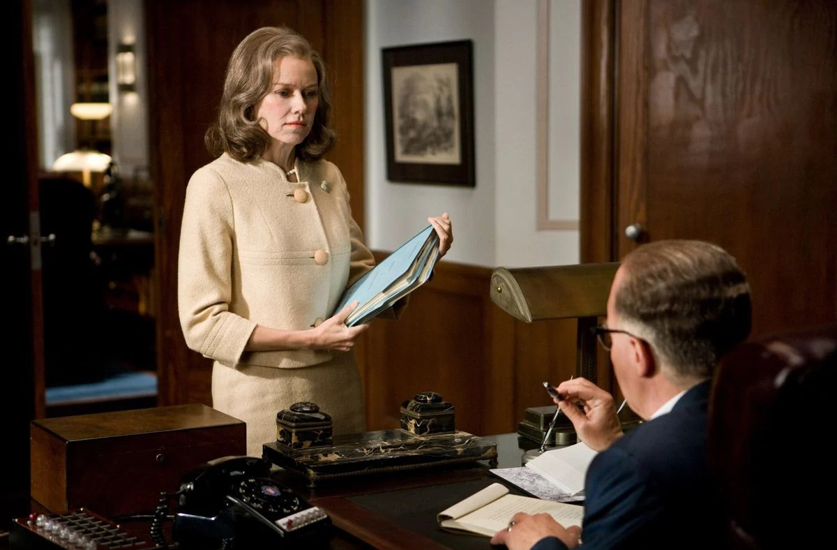 Além de “Mulholland Drive”, “O Chamado” e “King Kong”, Naomi Watts brilhou em vários dramas e thrillers. Entre os destaques estão “Birdman”, “Eastern Promises”, “Fair Game”, “J. Edgar” e “The Impossible”. Sua filmografia é marcada por atuações intensas e premiadas.