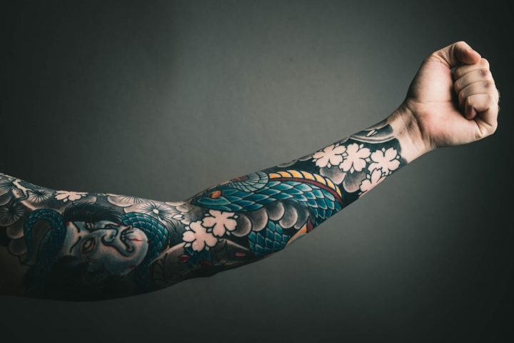 Hoje, a tatuagem é uma forma de arte consolidada em todo o mundo, com diferentes estilos, técnicas e significados, variando de acordo com as culturas e com a individualidade de cada um.