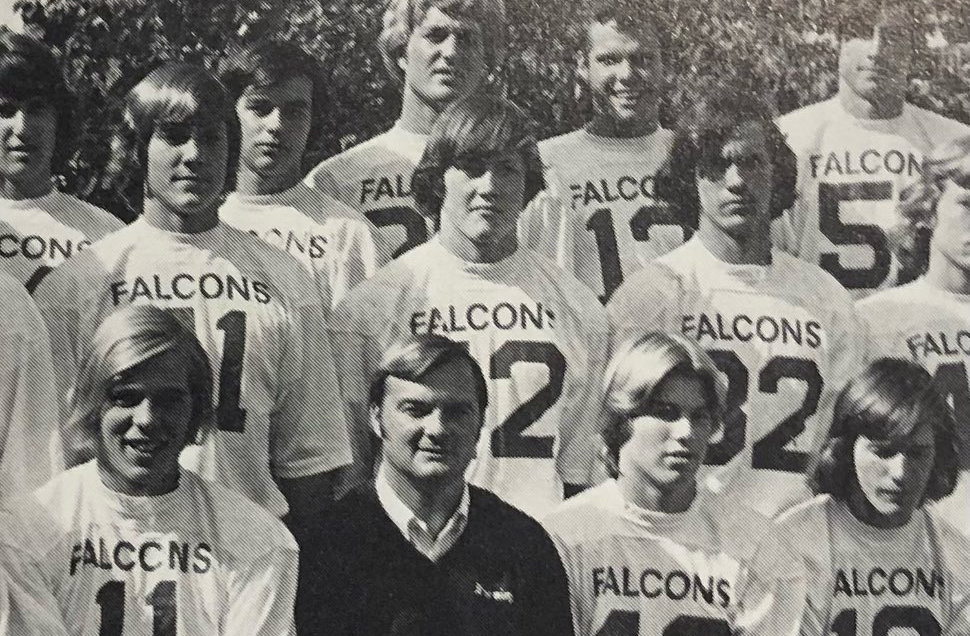 Abandonou a faculdade onde jogava futebol americano para seguir a carreira de ator após se apaixonar por aulas de interpretação. Mudou-se para Los Angeles e começou a trabalhar como figurante e em produções independentes.