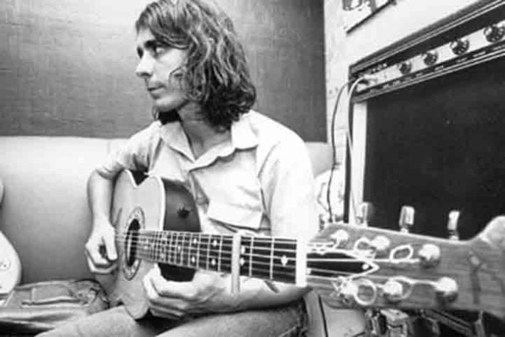 Cantor e compositor Lô Borges