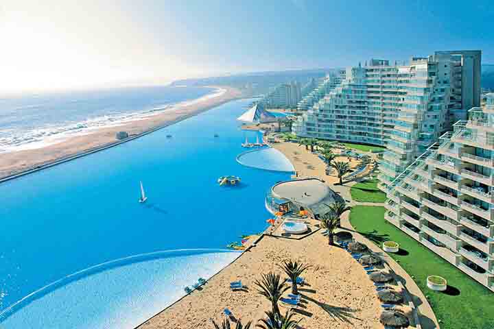 Presente no resort San Alfonso del Mar, na cidade de Algarrobo, no Chile, a atração foi registrada no Guinness World Records como a maior piscina do mundo.