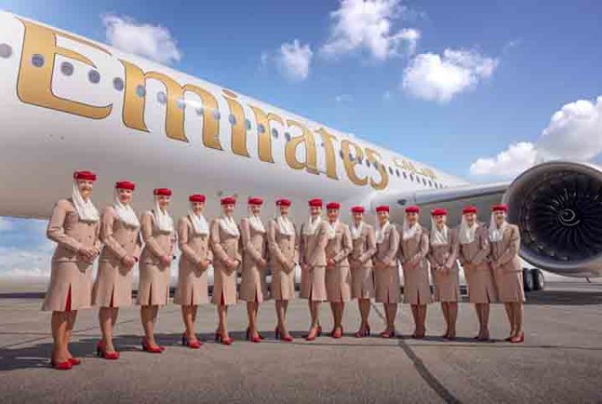 Aos 40 anos, Emirates mostra a evolução dos uniformes de sua tripulação