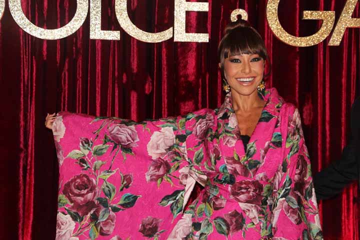 Aos 18 anos, já morando sozinha no Rio de Janeiro, foi aprovada no vestibular para o curso de dança na Universidade Federal do Rio de Janeiro, ao mesmo tempo em que iniciava sua trajetória como modelo. 
