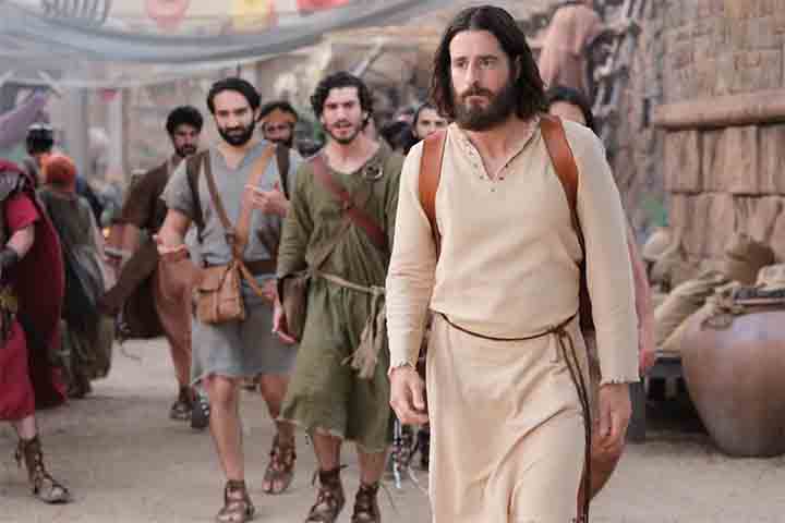 O núcleo de atores da série conta com Jonathan Roumie como Jesus, acompanhado por Shahar Isaac no papel de Simão Pedro, Elizabeth Tabish como Maria Madalena e Paras Patel como Mateus. 

