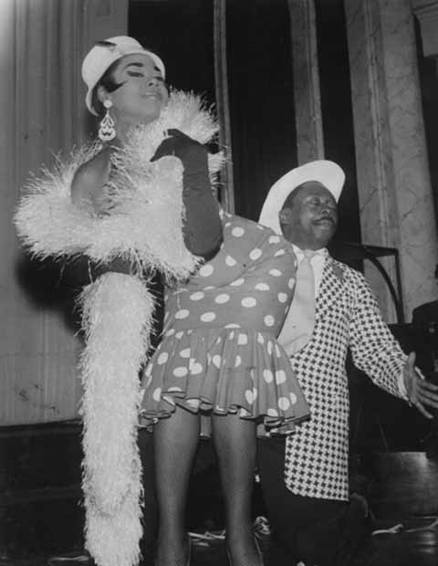 Na década de 1930, sua carreira no teatro de revista ganhou força e ele passou a ganhar notoriedade com o público. O gênero era muito popular no Brasil no início do século 20 e Otelo integrou companhias como a de Jardel Jércolis, participando de espetáculos de variedades, música e comédia. 
