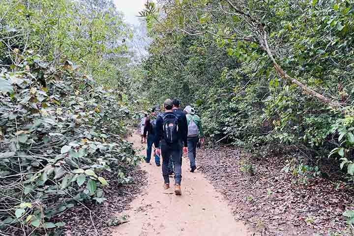 Alter do Chão possui raízes antigas. Fundado em 6 de março de 1626 pelo português Pedro Teixeira, e elevado à categoria de vila em 1758 pelo governador colonial Francisco Xavier de Mendonça Furtado, o distrito já foi palco de missões jesuítas e morada de comunidades indígenas Boraris. 

