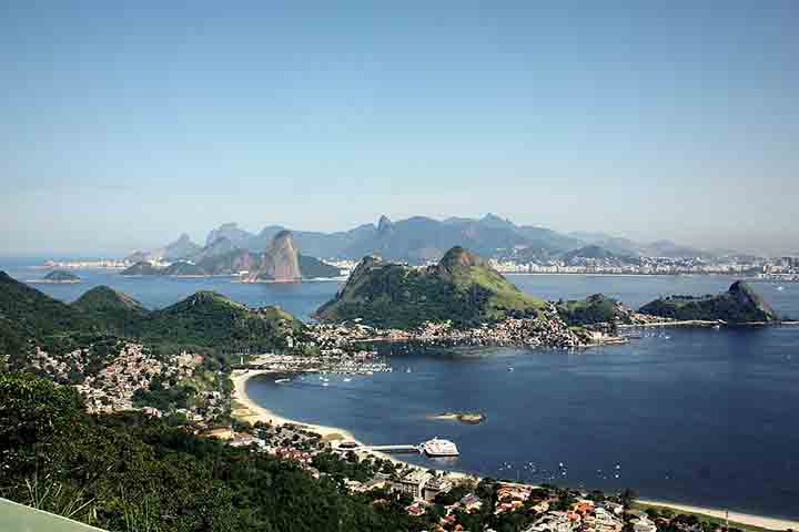 A cidade de Niterói tornou-se a capital da província do Rio em 1835, quando a cidade do Rio de Janeiro foi transformada em Município Neutro, sediando a capital do Império.