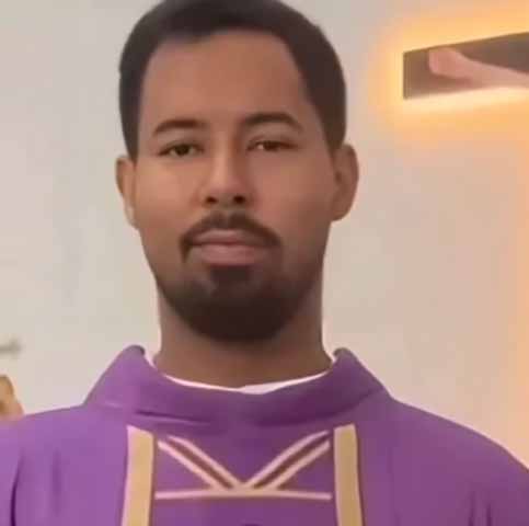 O Tribunal Eclesiástico informou que acompanha o caso, mas que o processo corre em sigilo. O padre, por sua vez, negou ter mantido qualquer envolvimento amoroso com a jovem, alegando que ela apenas pediu permissão para tomar banho e trocar de roupa no local.
