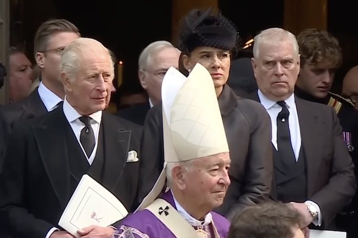 Ele também perderá o direito de ser tratado como Sua Alteza Real e terá revogadas as honrarias da Ordem da Jarreteira e da Ordem Real Vitoriana.