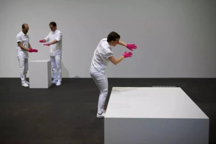 Artista italiano viraliza ao vender obra de arte ‘invisível’ por R$ 87 mil