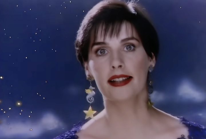 Enya também é conhecida por sua contribuição para trilhas sonoras de filmes, como 