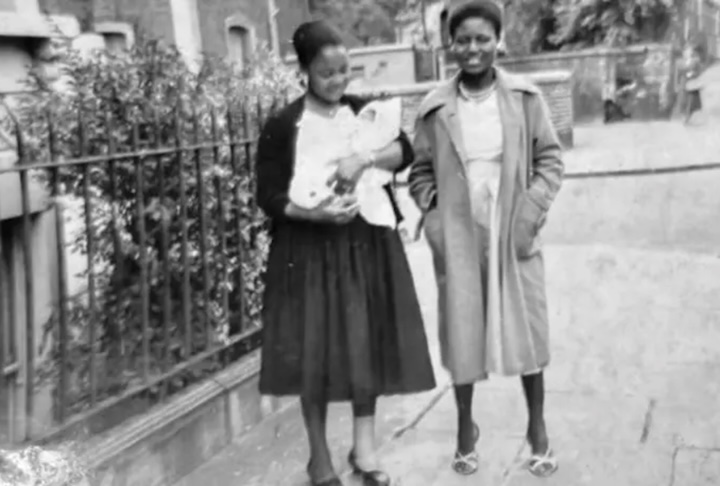 Ainda bebê, foi deixada temporariamente com uma família inglesa enquanto os pais estudavam — algo comum entre estudantes africanos na época.