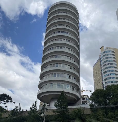 Primeiro prédio giratório do mundo construído em Curitiba está abandonado após 20 anos - Divulgação 